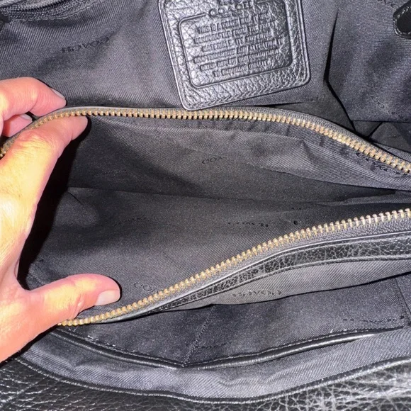 Authentic Coach satchel, black and gold twist-Lock and top handle bag. - Picture 2 of 8